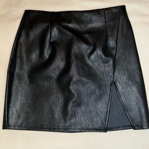 NEW Superdown Mini Faux Leather Mini Skirt Black with Zipper